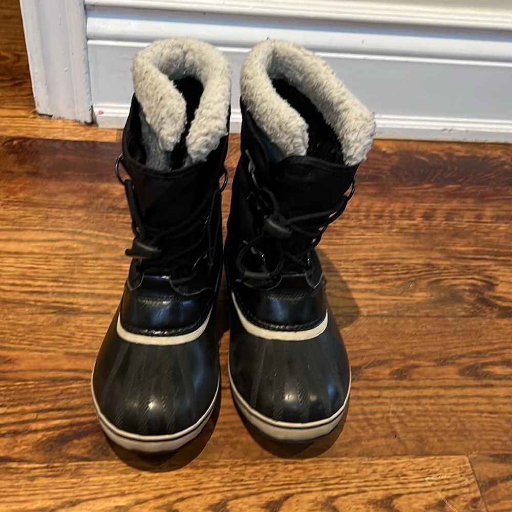 Worn once. Near perfect condition!